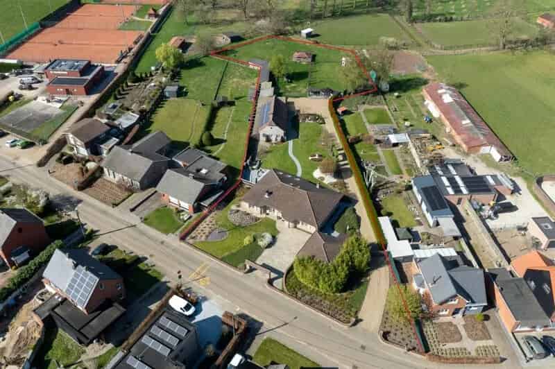 Woning te Nijlen: Groene Oase met 4 slaapkamers en Ruime Tuin