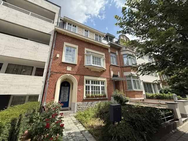 
                                                                    Huis
                                                                             te koop te Woluwe-Saint-Lambert
                                                                