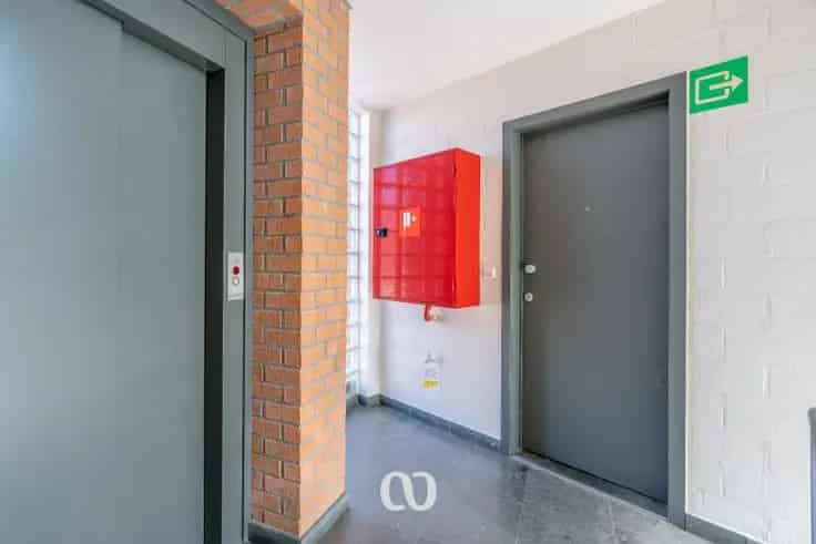 Appartement te Koop Berchem: 2 slaapkamers, terras, parkeerplaats