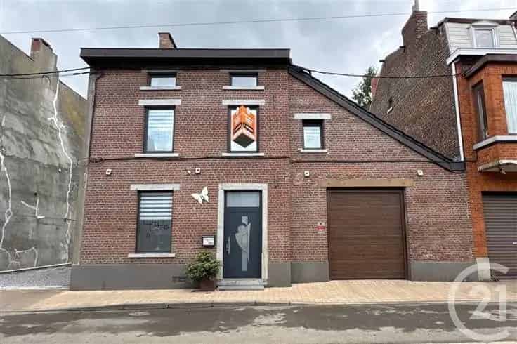 Gerenoveerde Huis Te Koop 5 Slaapkamers Grote Tuin Garage