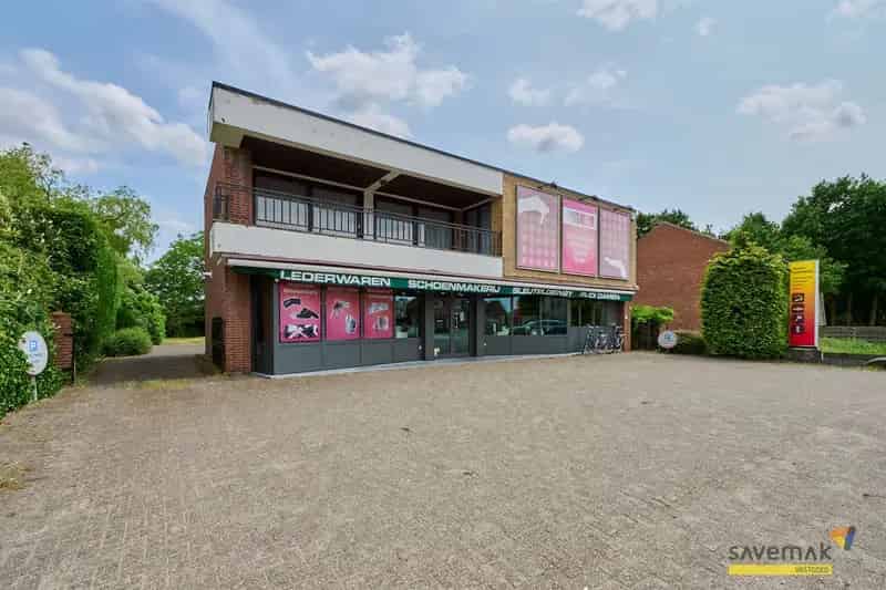 Huis te koop: Woning met handelszaak 3 slaapkamers en tuin