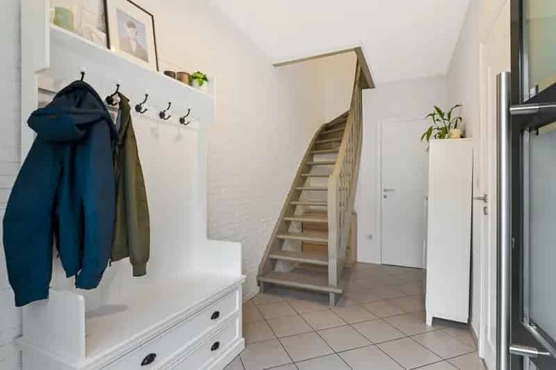 Bel-etage woning te koop in Hoevenen