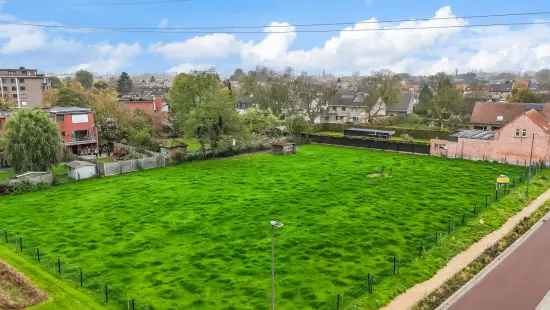 Bouwgrond voor half open bebouwing te Zwijndrecht met grote mogelijkheden