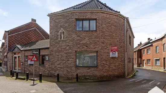 Woonhuis 3(5) Slks met horeca/handelspand