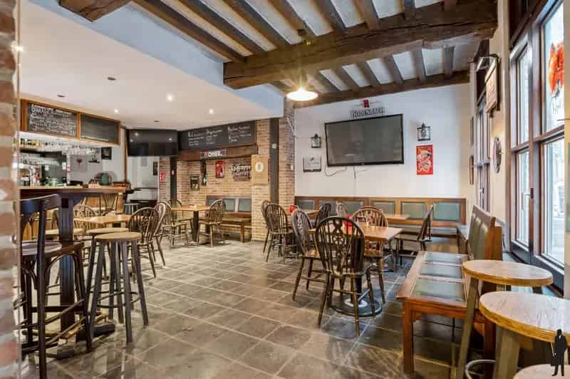 Woonhuis met Cafe Restaurant