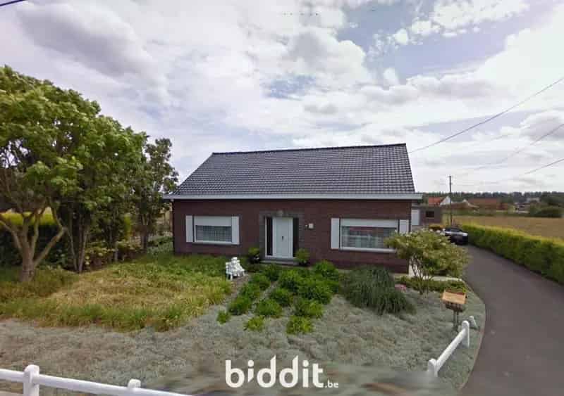 Goed Onderhouden Woning 2 slaapkamers 2 garages 3480m2