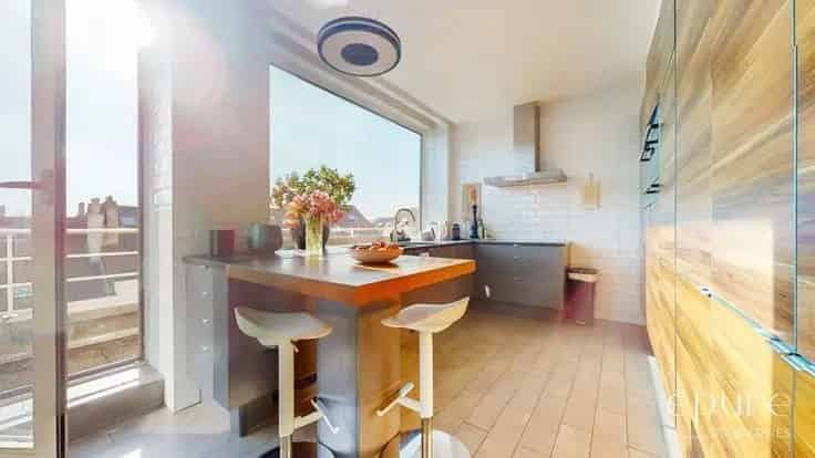 Te Koop: Gerenoveerd 2 Slaapkamers Appartement 159m² Terras Châtelain