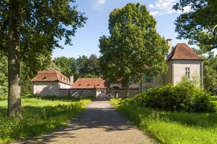 Kasteelvilla te Koop: Unieke Eigendom op 27 Ha Domein