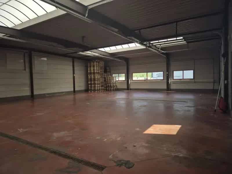 Opslagruimte 300m² te huur goede locatie