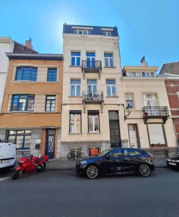 Huis te Koop Etterbeek - 5 Appartementen - Nabij EU