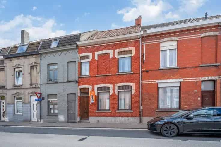 Huis Te Koop Menen: Te renoveren woning met tuin en 3 slaapkamers