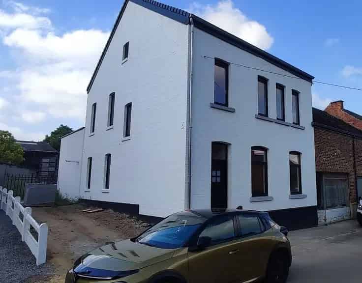 Gerenoveerde gezinswoning te koop
