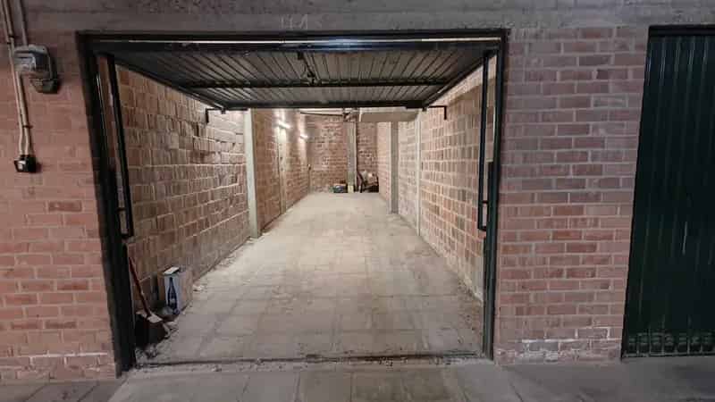 Garage te koop Sint-Idesbald - Dubbele garage met extra opslagruimte