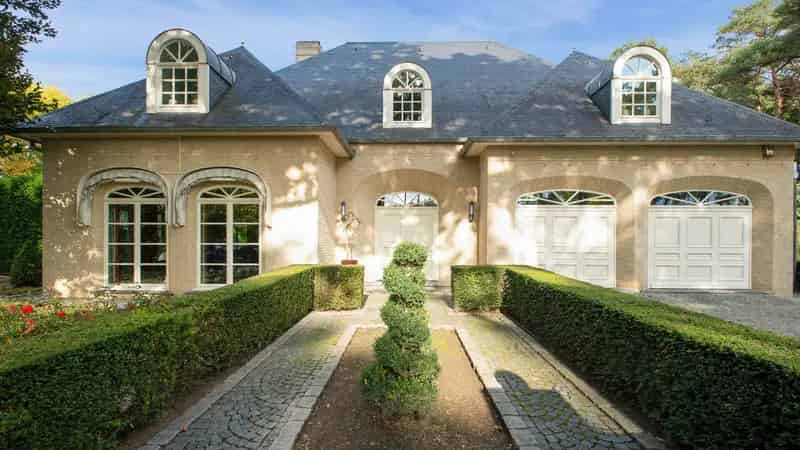 Luxe Villa te Koop Maasmechelen Zwemvijver Parktuin