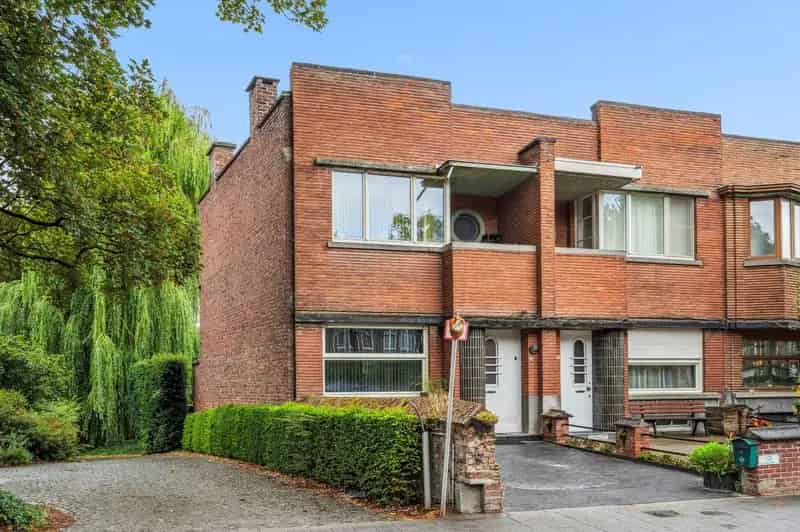 Gezinswoning 4 slaapkamers parkeerplaats