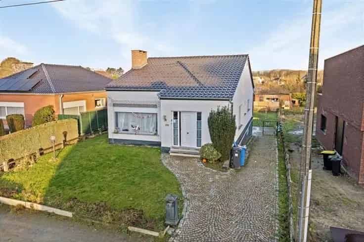 Gezellige Vrijstaande Woning Te Koop met Tuin en Garage
