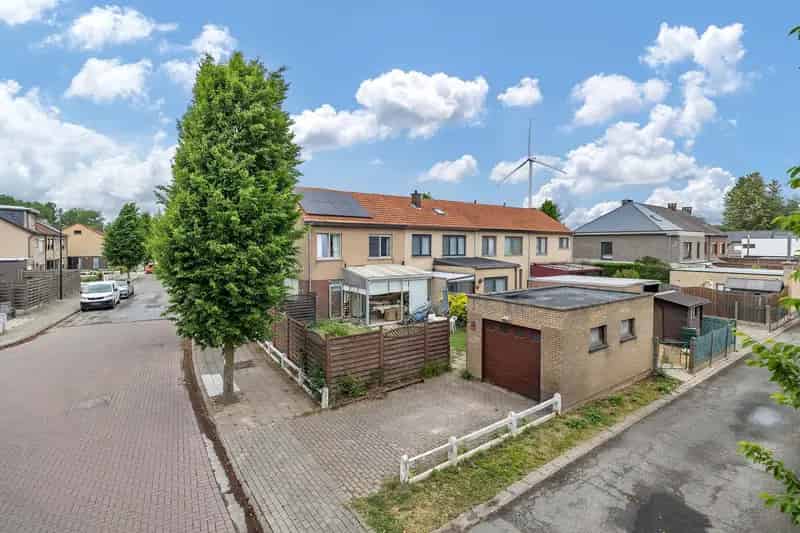 Huis te huur Erembodegem: 3 slaapkamers, garage, te renoveren