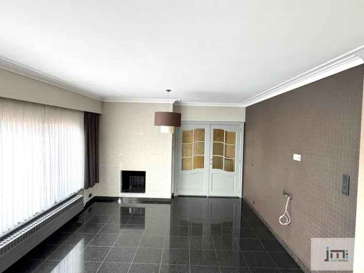 Huis te koop: 4 slaapkamers, garage, carport, recent gerenoveerd