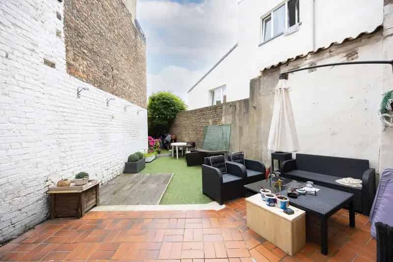 Huis te huur: 3 slaapkamers, zonnige tuin & 3 garages