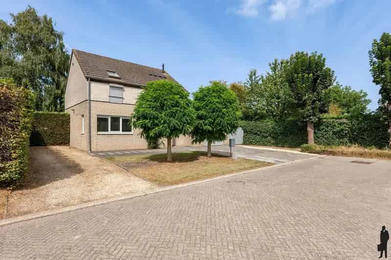 Vrijstaande woning met 3 slpks in doodlopende straat op 543 m².
