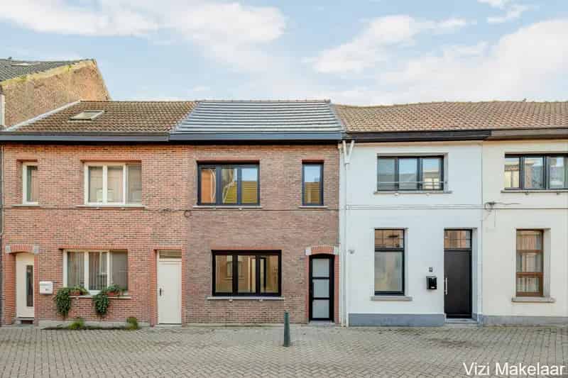 Huis te koop Bazel: Instapklare gerenoveerde woning met 3 slaapkamers