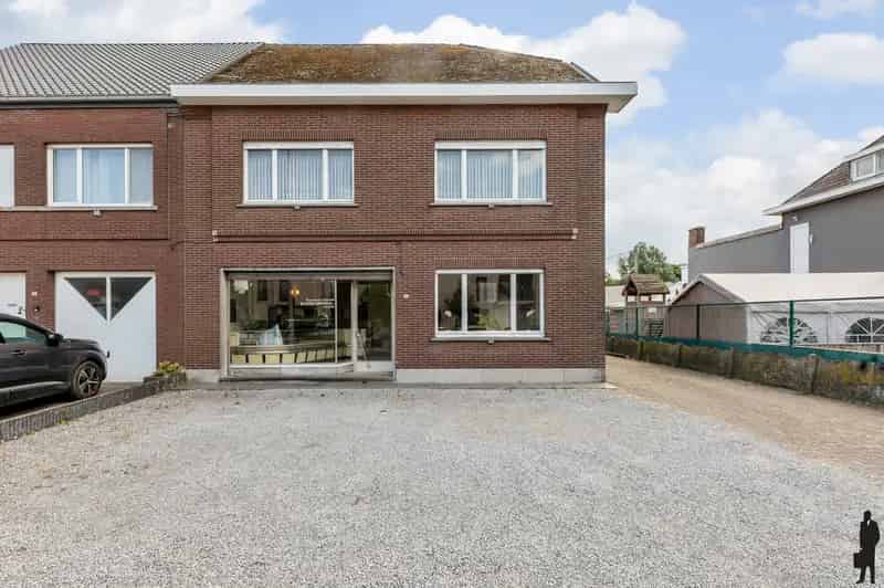 Huis te Huur Heist-op-den-Berg: Te renoveren woning met handelsruimte