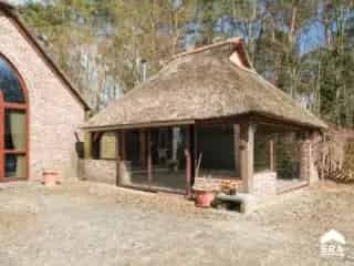 Villa te koop - Ruime villa met bos en ontwikkelingspotentieel