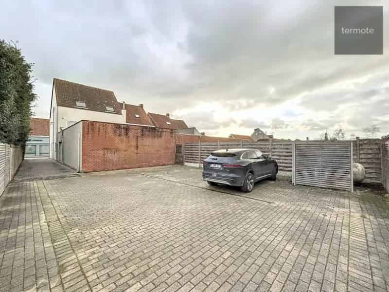 Huis te huur Desselgem: Opbrengsteigendom met handelsruimte en appartementen