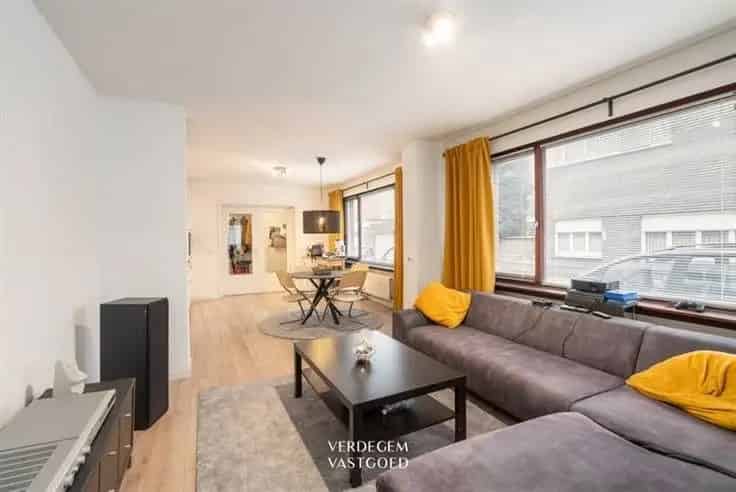 Appartementenblok Te Koop: 3 Appartementen met Garage