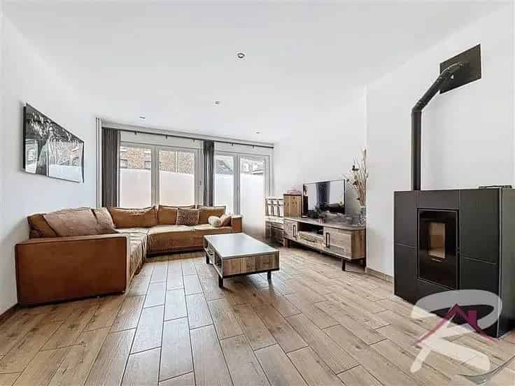 Huis Te Koop Gerenoveerd 3 Slaapkamers Garage Tuin
