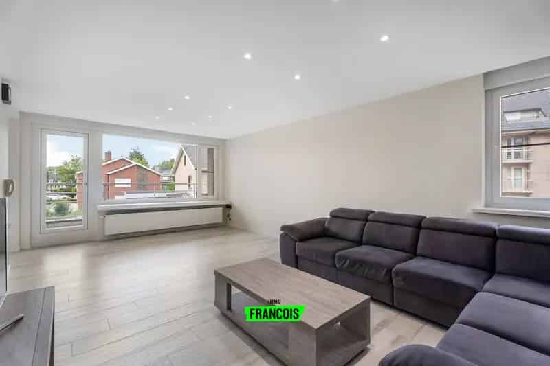 Gerenoveerd Appartement met Garage te Ieper