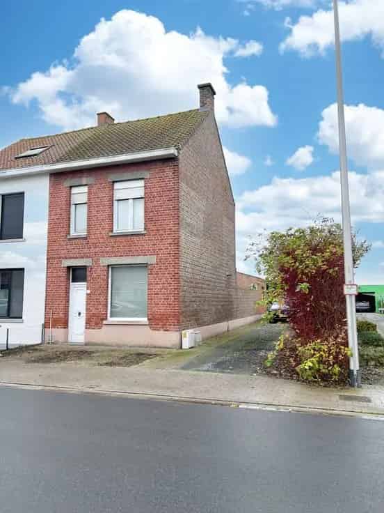 Huis Te Koop: Gezinswoning 3 slaapkamers, Dubbele Garage, Ruime Tuin