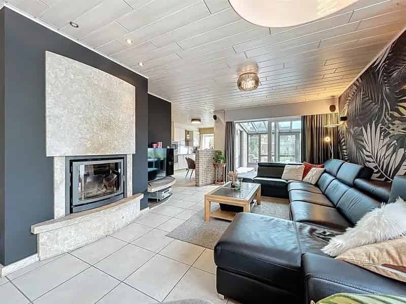 Gezinswoning 3 slaapkamers grote garage 534m²