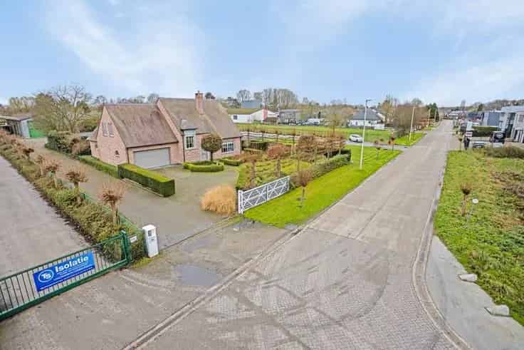 Villa met Bedrijfsruimtes en Magazijn te Zandhoven