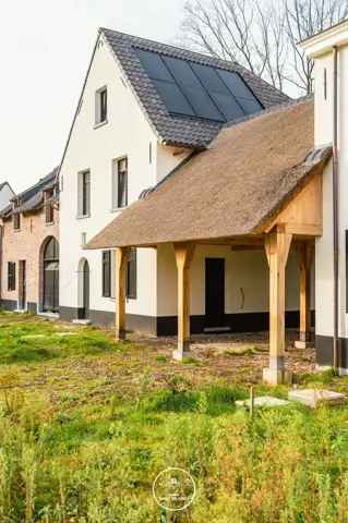 Te koop huis in een prestigieus project met vier halfopen woningen