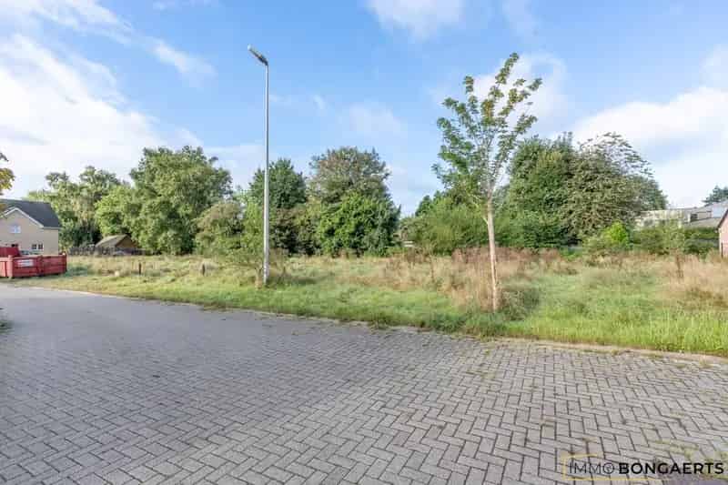 Halfopen Bouwgrond Rustige Locatie