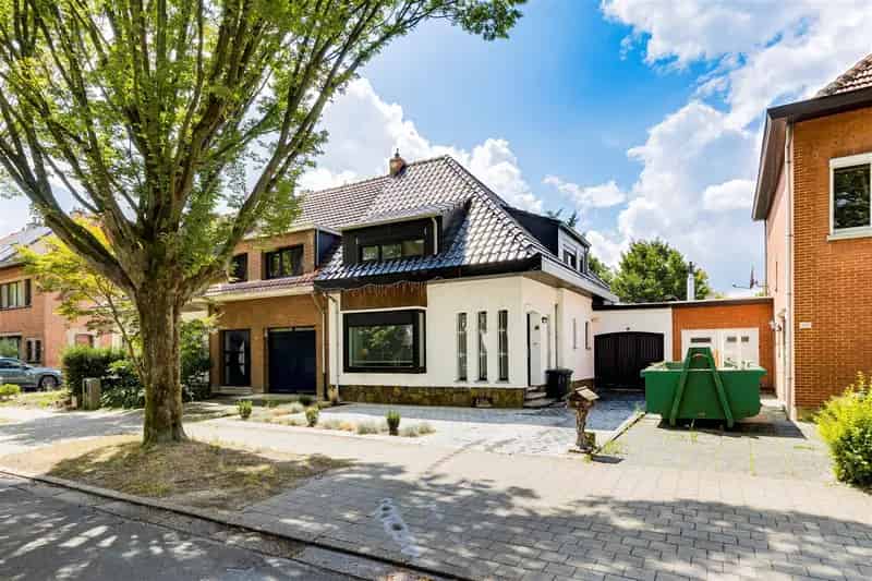 Huis te Koop Edegem - 2 3 slaapkamers Garage Tuin