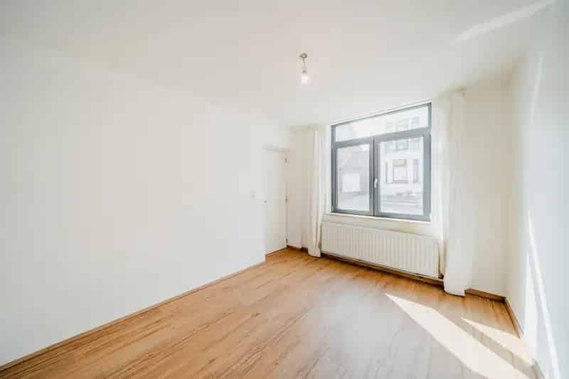 Huis te koop Limal: 5 slaapkamers, tuin, kelders