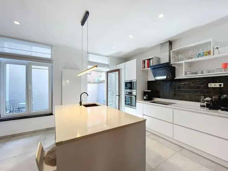 Huis Te Koop Molenbeek 3 slaapkamers gerenoveerd