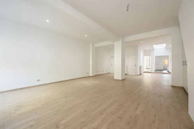 Huis te koop Borgerhout: Handelswoning met appartement