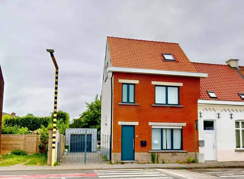 Gerenoveerde halfopen woning 3 slaapkamers Eke