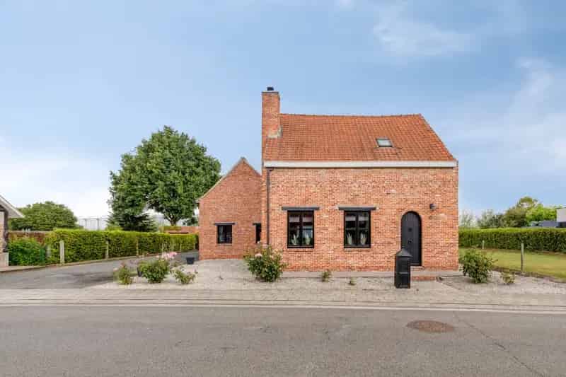 Huis te koop Zwijndrecht: Authentieke woning met 3 slaapkamers en grote garage