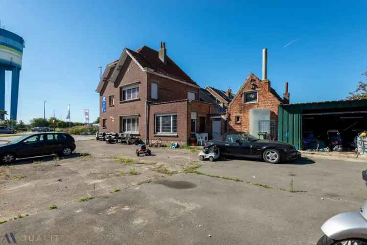 Te renoveren Half-open woning of projectgrond op een terrein van 09 are 31 ca