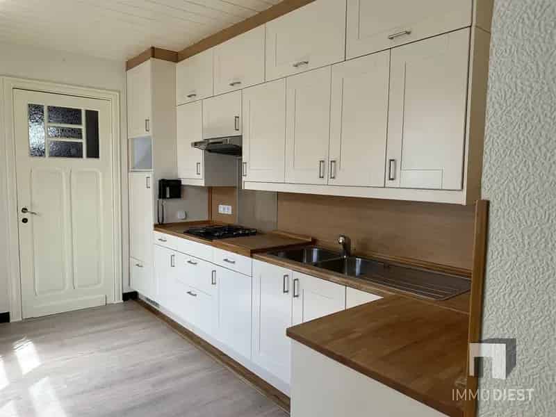Knappe woning met 3 ruime slaapkamers en mooie tuin - instapklaar