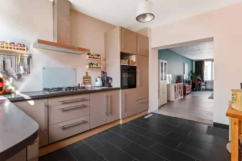 Rijwoning te huur Merksem 3 slaapkamers tuin kelder