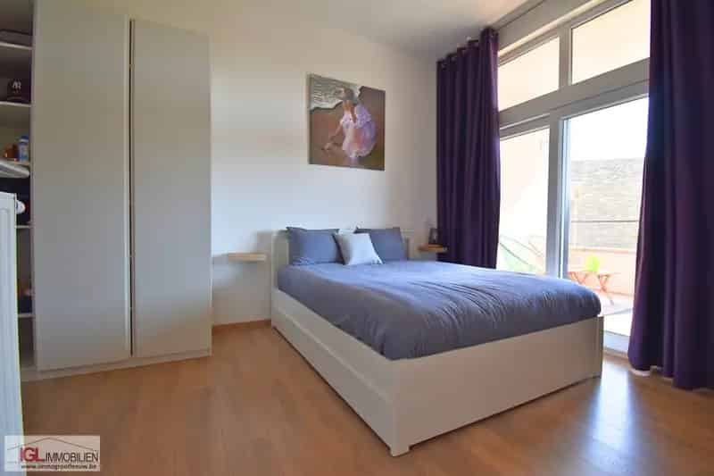 Ruim 1 Slaapkamer Appartement te Koop met Zonnig Terras