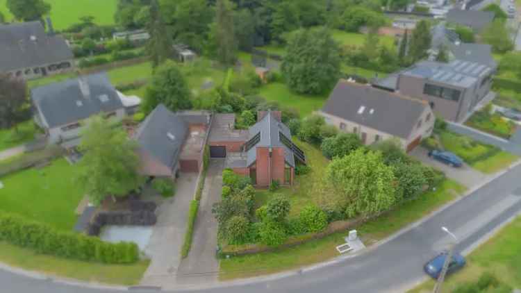 Architecturale vrijstaande woning.