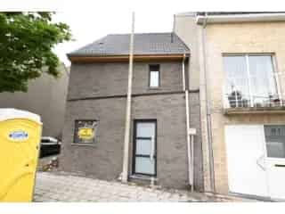Huis te Koop Stene - Ruime Halfopen Be-bouwing Nabij Centrum