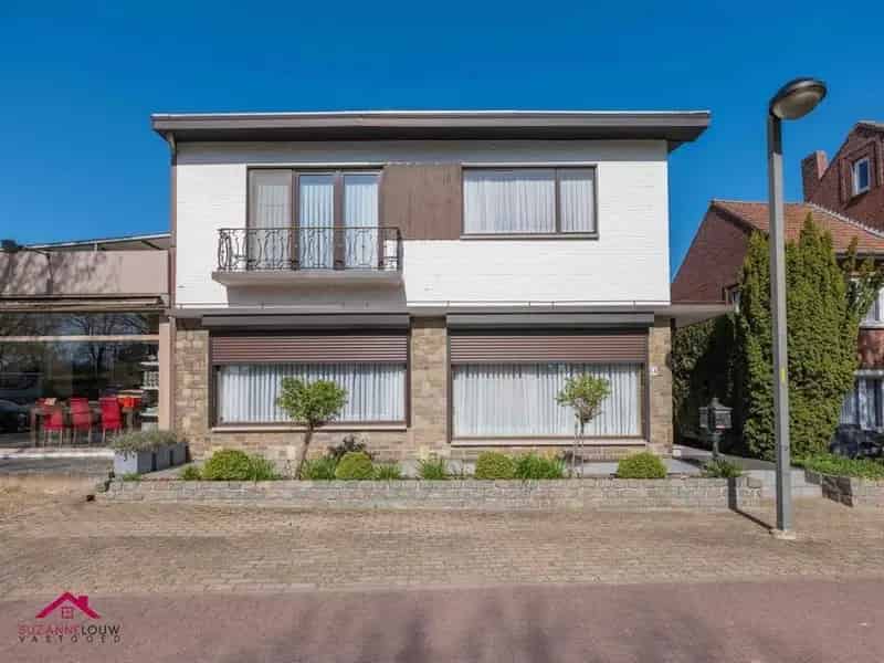 Half Vrijstaande Woning Met Garage