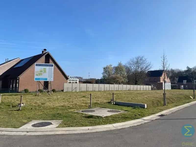 Bouwgrond 885m² Rustig gelegen Open Bebouwing